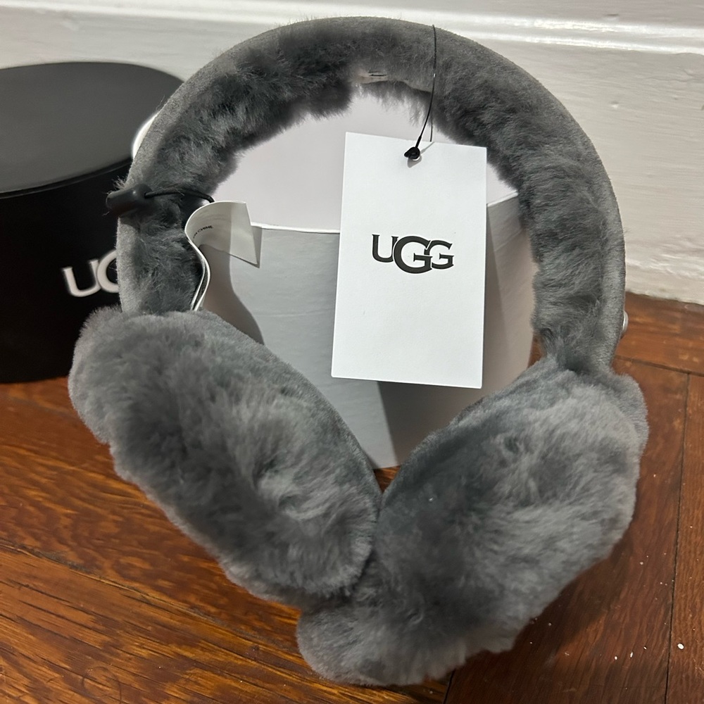NWT - Ugg Earmuffs